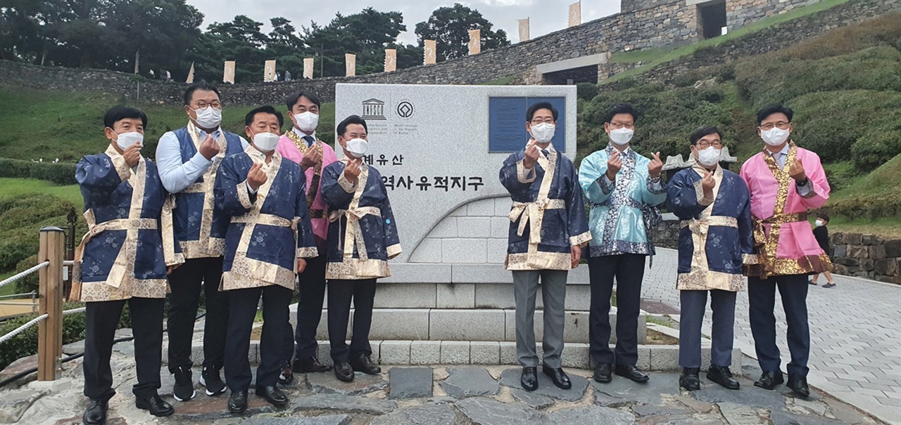  경기 하남시와 서울 송파구, 충남 공주시, 경기 광주시, 충남 부여군, 전북 익산시 등 백제역사문화권 6개 지방자치단체가 ‘(가칭)대통 백제 지방정부 협의회’를 출범키로 합의했다.
