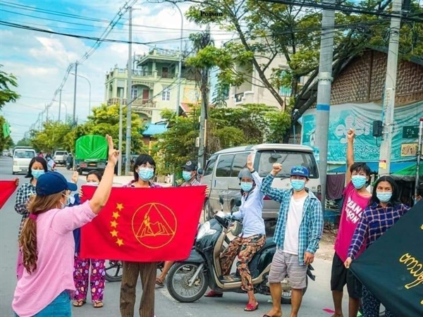 만달레이 학생들의 반독재시위