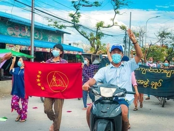 만달레이 학생들의 반독재시위