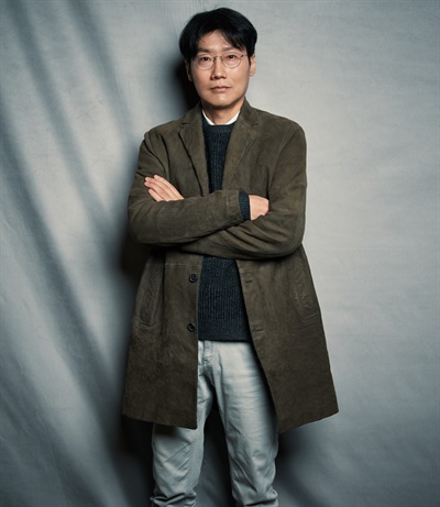  넷플릭스 오리지널 시리즈 <오징어 게임>을 연출한 황동혁 감독.