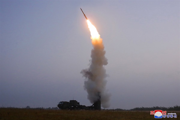 북한이 지난 9월 30일 신형 반항공미사일을 시험발사했다고 밝혔다.