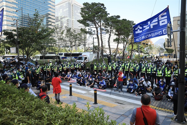 전국금속노동조합 경남지부 대우조선지회는 9월 30일부터 10월 1일 사이 1박 2일 일정으로 상경투쟁을 벌여 ‘대우조선해양 매각 전면 재검토’를 촉구했다.