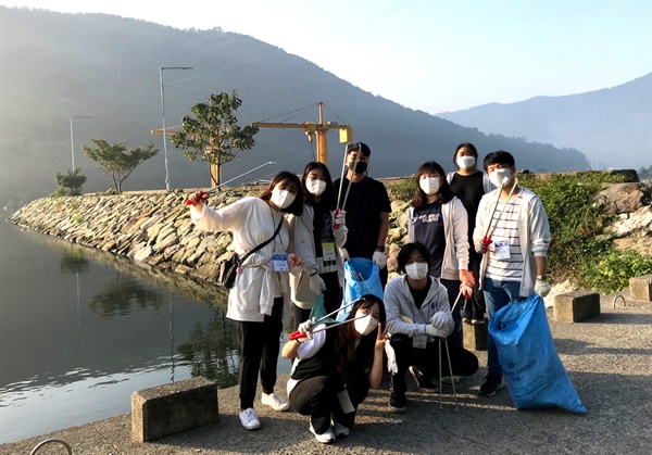  공동체 회복 노력으로 창원시 마산합포구 구산면 수정마을에서 10월 2~4일 사이 열린 청년캠프.