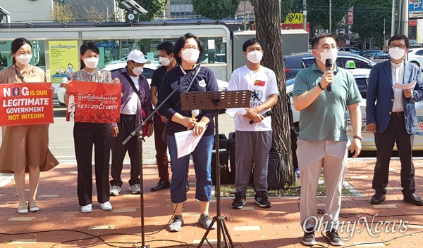 10월 10일 오후 창원역 광장에서 열린 “미얀마 민주주의 연대 32차 일요시위”. 경남몽골교민회 대표의 투쟁사.