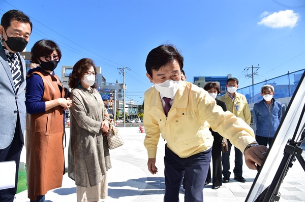 조규일 진주시장이 14일 ‘옛 진주역 사거리 광장’ 조성사업' 현장을 찾았다.