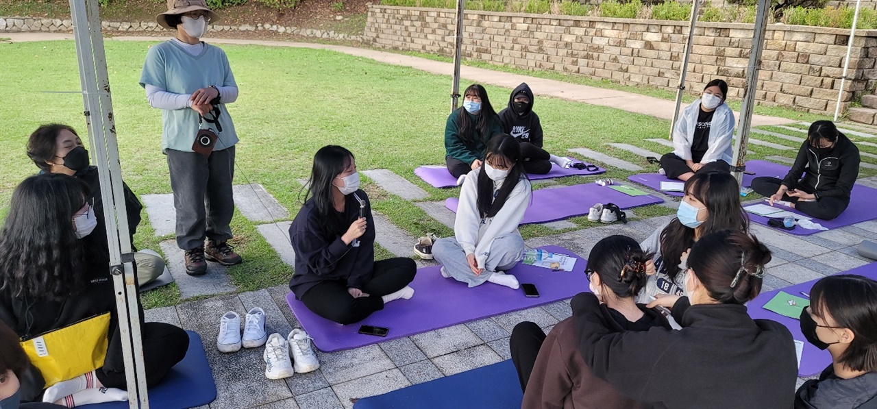 '호호야 그게 정말이야?' 그림책을 읽고 두명씩  짝을지어 서로  질문하고 대답하기