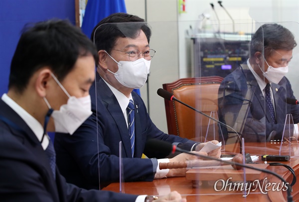  더불어민주당 송영길 대표가 18일 오전 국회에서 열린 최고위원회의에서 발언하고 있다.