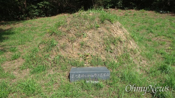 의열단원 류시태의 묘. 경북 군위군 군위읍 야산에 자리해 있다.