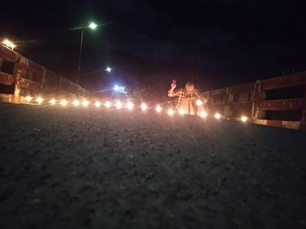 20일 샨주 녀운쉐시에서 촛불 시위