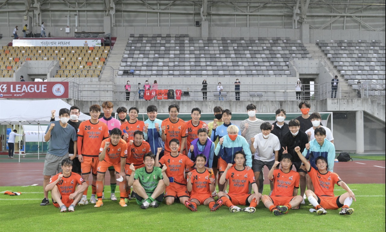  이번 시즌, 화성FC에서 폼을 유지하고 있는 김효기 선수(좌측하단)