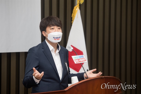 국민의힘 이준석 대표가 25일 오전 국회에서 열린 긴급현안보고에서 발언하고 있다.