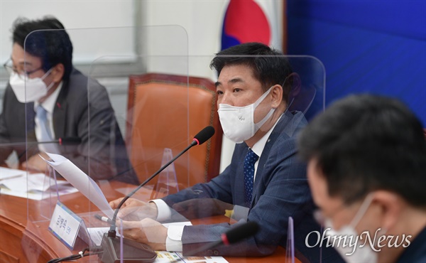 10월 26일 더불어민주당 '화천대유 토건비리 진상규명 태스크포스(TF) 3차 회의'에서 김병욱 단장이 발언하고 있다. 