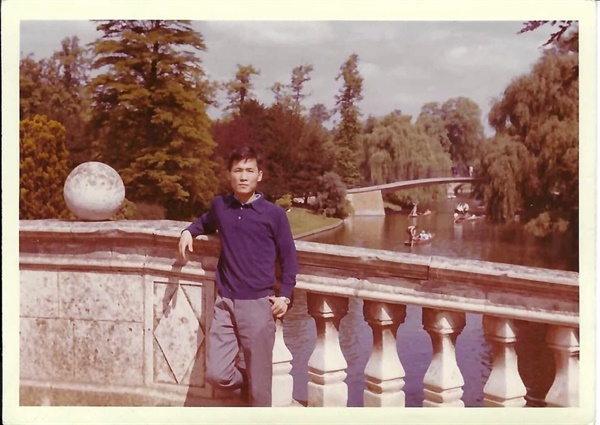 1966년, 김판수 이사장의 유학시절 캠브리지에서 찍은 사진
