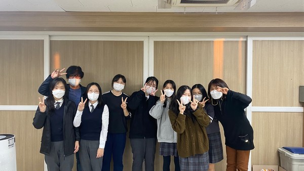 사천여고 동아리 ‘열무비빔밥’ 학생들이 의정부 청소년 영화제 본선에 진출했다.