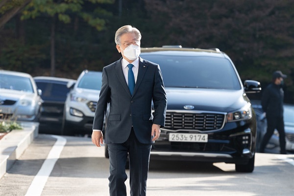 경기도청에 마지막 출근을 하고 있는 이재명 경기도지사