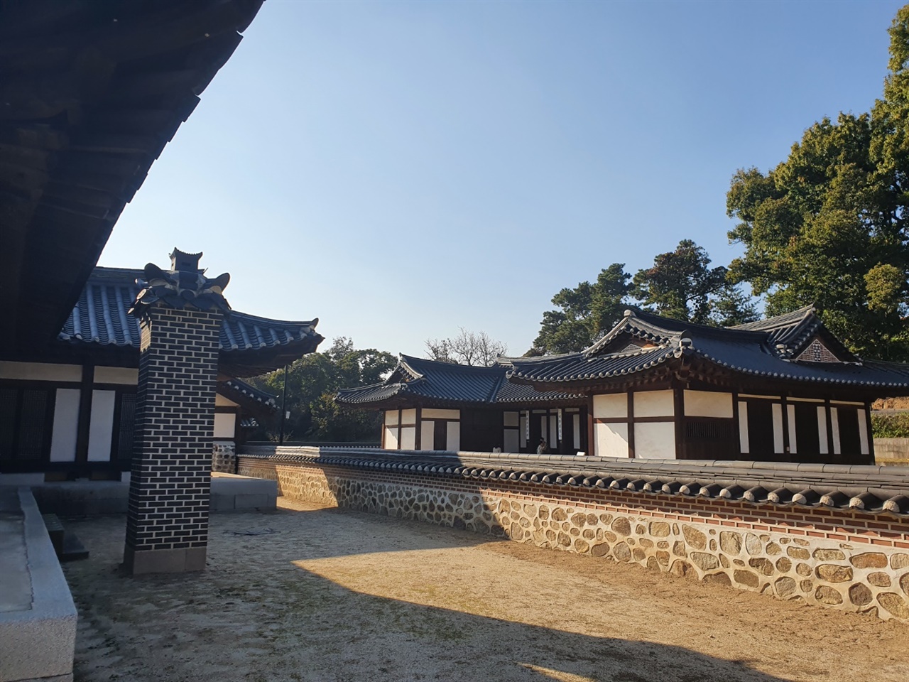 조선시대 가장 많은 왕비를 배출한 여주 고려, 조선을 거쳐 여주와 인연이 있는 왕비의 숫자가 11명이다. 그만큼 여주는 많은 가문들이 터전을 잡고 역사를 이어갔다.