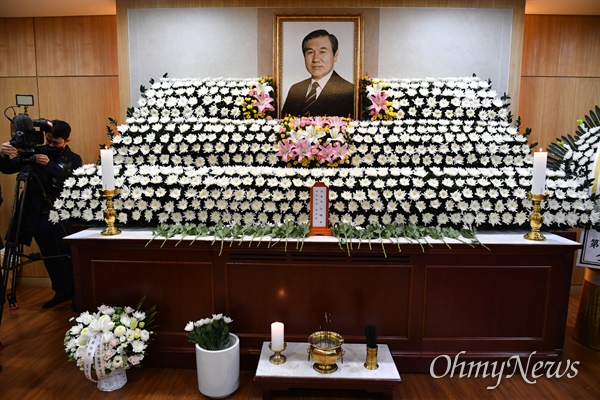 27일 오전 서울대병원 장례식장에 노태우싸 빈소가 마련되어 있다.