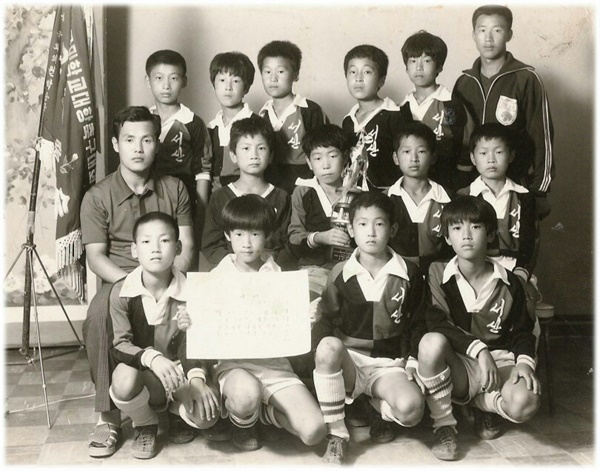 초등학교시절 축구선수생활을 했던 김경수 센터장 .