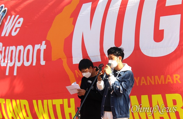 31일 오후 창원역 광장에서 열린 '미얀마 민주주의 연대 35차 일요시위'