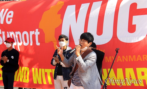 31일 오후 창원역 광장에서 열린 '미얀마 민주주의 연대 35차 일요시위'