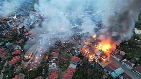  29일 미얀마 탄드란 지역에서 벌어진 대규모 화재 현장.