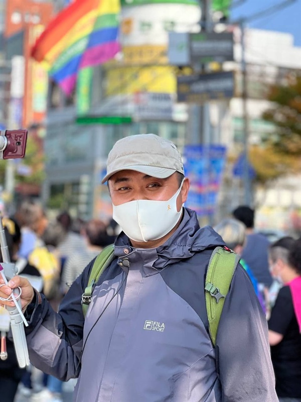  도보행진중인 차별금지법제정연대 공동대표/한국게이인권운동단체 친구사이 사무국장 이종걸