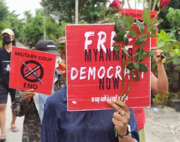 사가잉주 까레이 시민들의 269번째 반독재 시위. 3월 2일 시위에서 총을 맞고 다음날 숨진 18세 진묘마웅 추모
