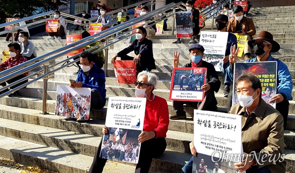 11월 7일 오후 창원역 광장에서 열린 "미얀마 민주주의 연대 36차 일요시위".