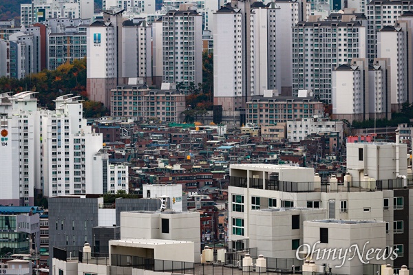 서울 강북지역 아파트와 다세대주택이 밀집한 주택가.