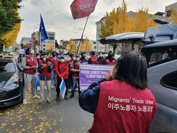  청와대 앞에서 마무리 발언을 하는 이주노동자노동조합 조합원. 더 나은 세상을 향한 이들의 외침은 많은 울림을 주었다.