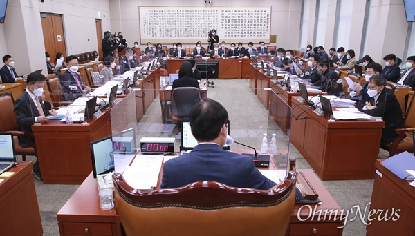 9일 오전 서울 여의도 국회에서 법제사법위원회의 전체회의가 열리고 있다.