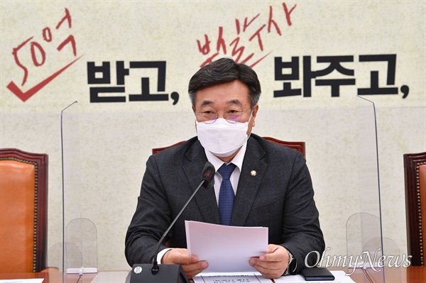 더불어민주당 윤호중 원내대표가 11일 오전 서울 여의도 국회에서 열린 정책조정회의에서 발언하고 있다.