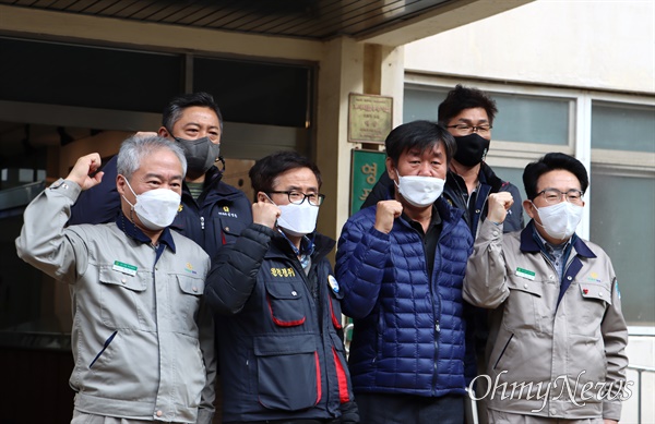 김만재 한국노총 금속노련 위원장이 지난 10일 열흘간 조업이 중단된 영풍 석포제련소를 방문해 노조원들을 격려했다.