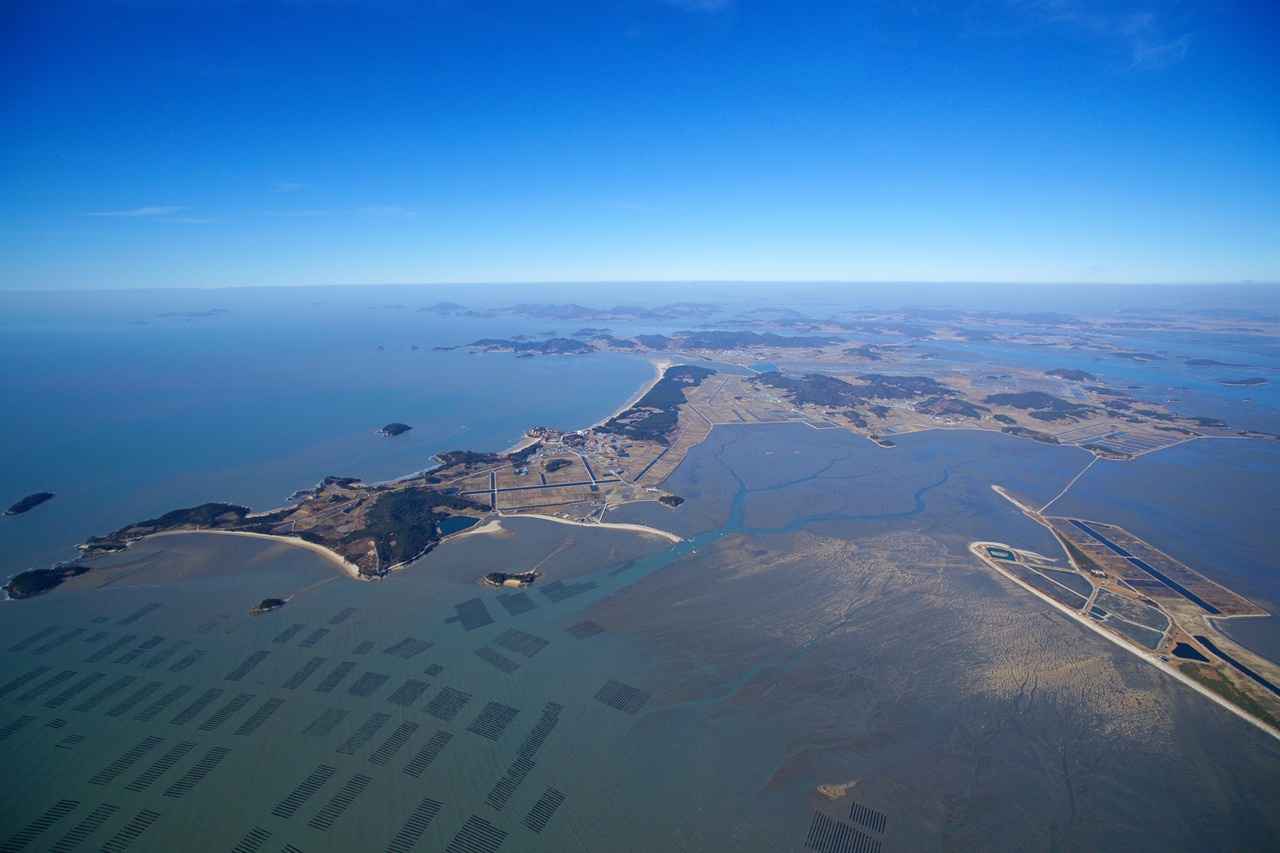 공중 촬영한 1004섬 신안군 증도의 아름다운  모습