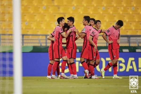 한국 대표팀 벤투호가 2022 카타르 월드컵 아시아 최종예선에서 순항하고 있다. 사진은 한국vs이라크 경기 장면