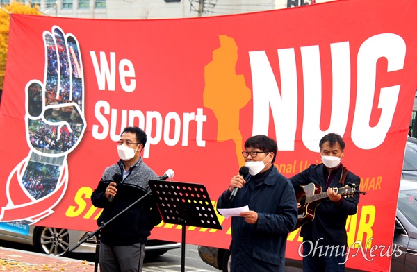 11월 21일 오후 창원역 광장에서 열린 '미얀마 민주주의 연대 38차 일요시위'.