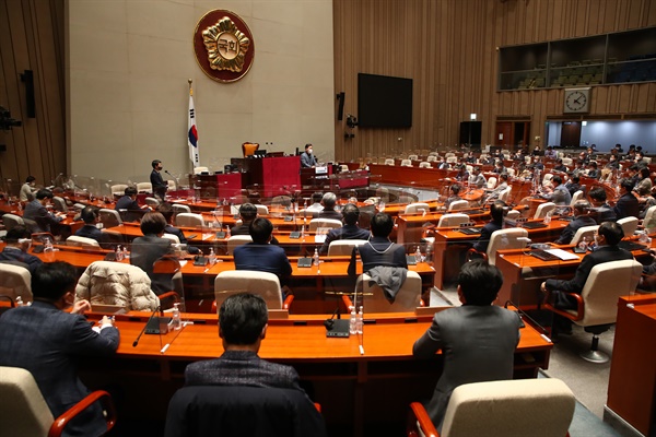 더불어민주당이 21일 오후 국회에서 긴급 의원총회를 개최했다.