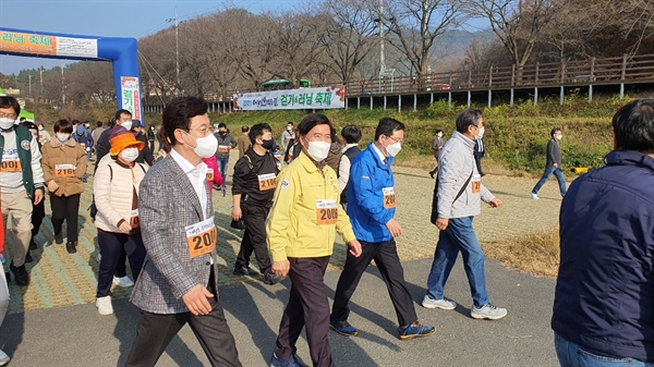 지난 20일 오후 2시 동구 신상동 주차장에서 열린 개막식에는 허태정대전광역시장, 황인호동구청장, 장종태서구청장 등  200여명의 걷기동호인들이 참석했다.