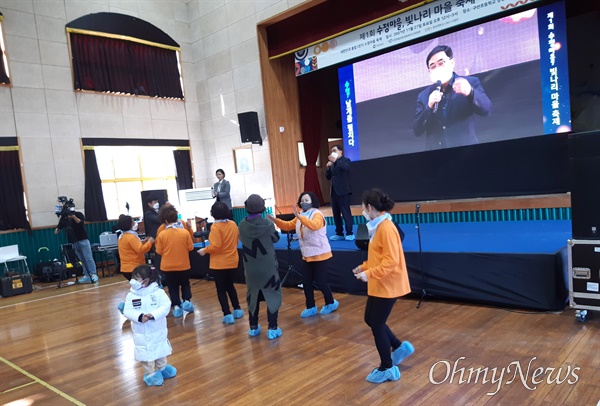 27일 창원마산 구사초등학교에서 열린 “제1회 수정, 빛나리 마을축제”.