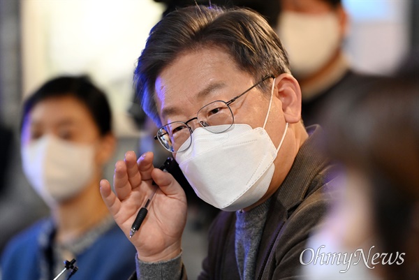 더불어민주당 이재명 대선 후보가 30일 오후 서울 중구 서울스퀘어에 위치한 기업형 메이커 스페이스 'N15'를 방문해 발언하고 있다.