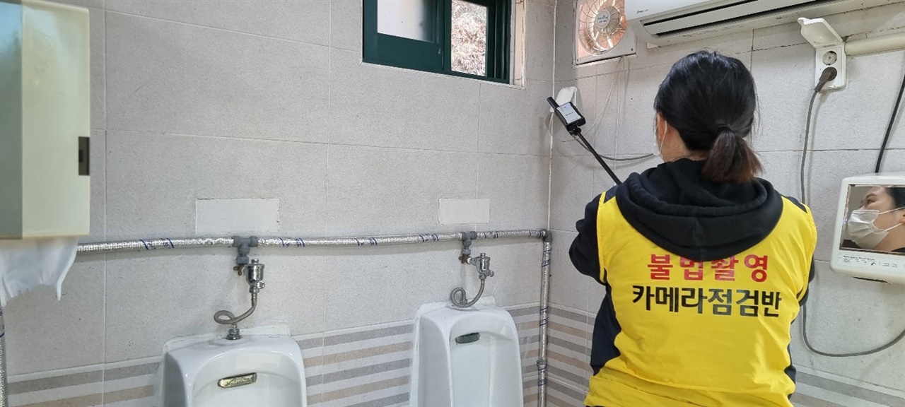 경기 이천시가 지역 내 200개소에 달하는 공중화장실을 대상으로 상시 불법촬영 카메라 점검을 실시하고 있다.