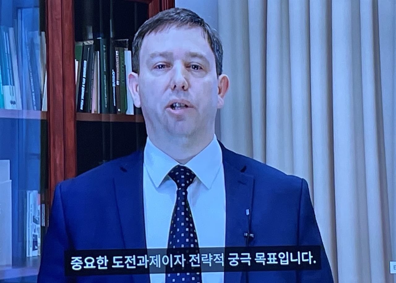 △ 축사를 하고 있는 세르게이 비노그라도프(Segey Vinogradov) 러시아 철도연구원장