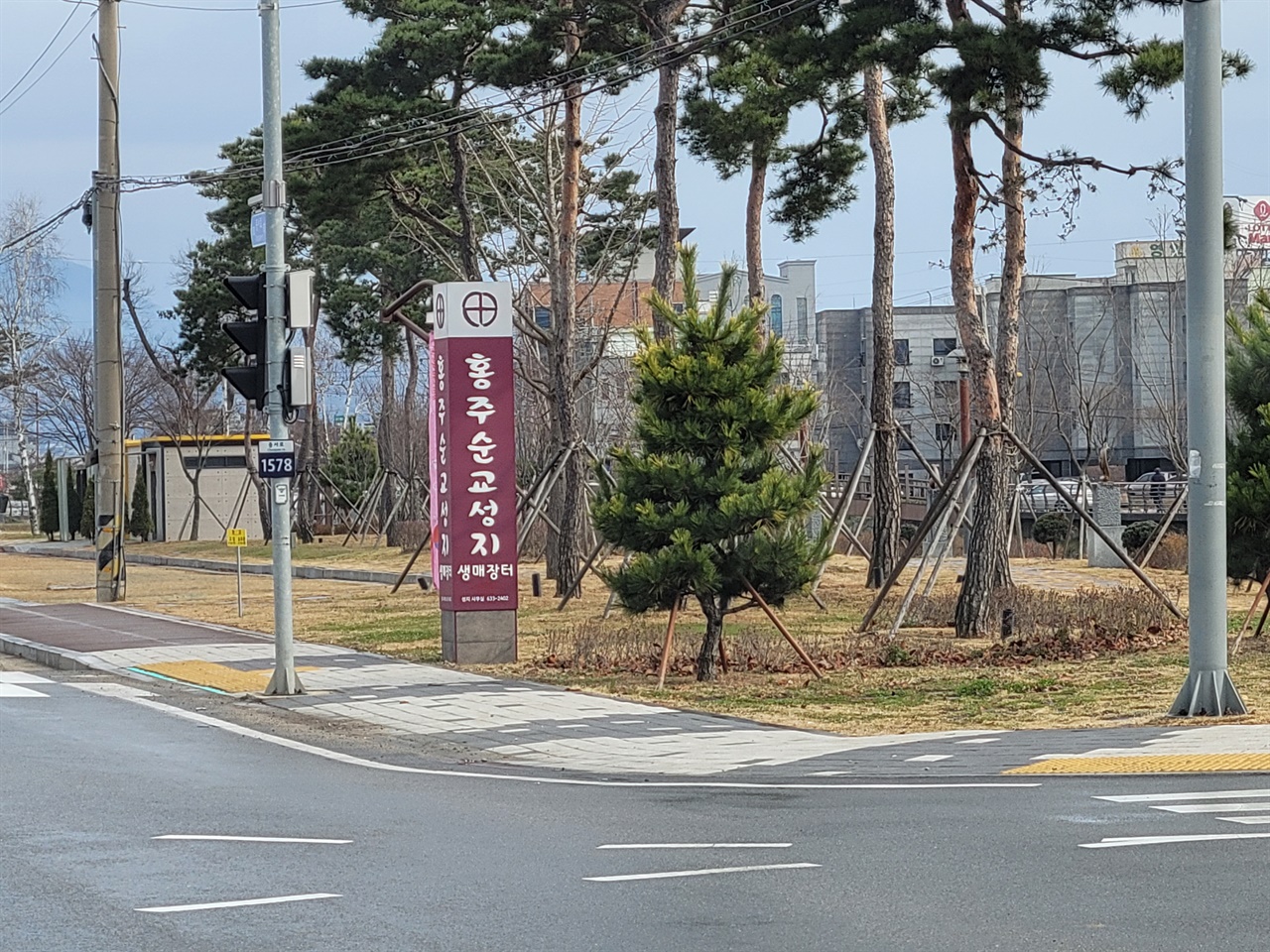 홍주순교성지는 순교자들이 처형당한 감옥과 동헌, 생매장터 등 순교지가 있어, 매년 순례객들의 발길이 이어지고 있다.