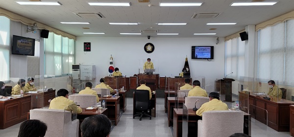 지난 6일 서천군의회 제296회 제2차 정례회 2차 본회의가 본회의장에서 진행되고 있다.