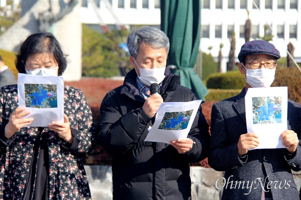 창원물생명시민연대는 8일 경남도청 정문 앞에서 기자회견을 열었다.