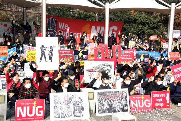 12월 12일 창원역 광장에서 열린 “미얀마 쿠데타 군부독재 퇴진과 민주주의 연대를 위한 한국대회”.