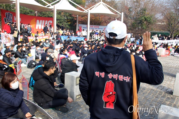  12월 12일 창원역 광장에서 열린 “미얀마 쿠데타 군부독재 퇴진과 민주주의 연대를 위한 한국대회”.