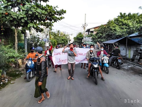 12일 만달레이주에서 반독재시위