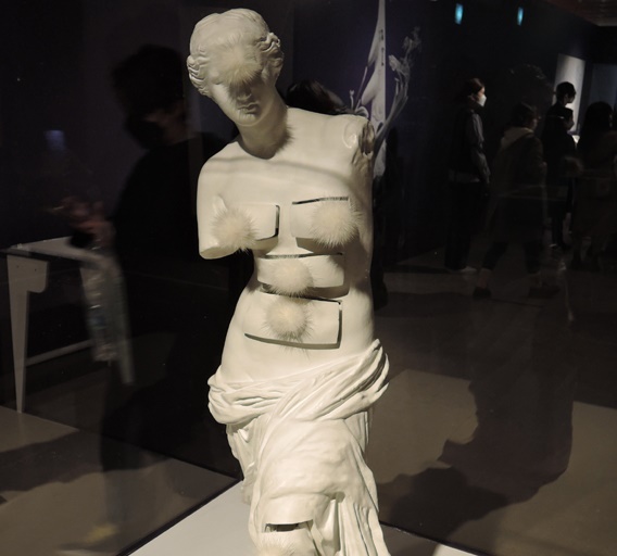살바도르 달리 I '서랍이 있는 밀로의 비너스(Venus de Milo aux tiroirs)' 혼합재로 99×29.5×31.5cm 1936