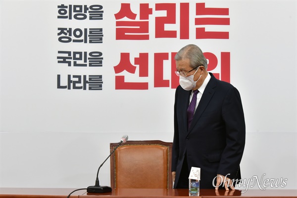 국민의힘 김종인 총괄선대위원장이 지난 16일 오전 국회에서 열린 기자간담회에 참석하고 있다.